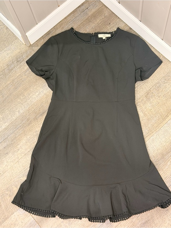 entro Dresses & Skirts - entro Black Short Sleeve Ruffle Hem Mini Dress